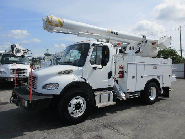 How to Transport a Bucket Truck: Driveaway, Trailers, and Prep